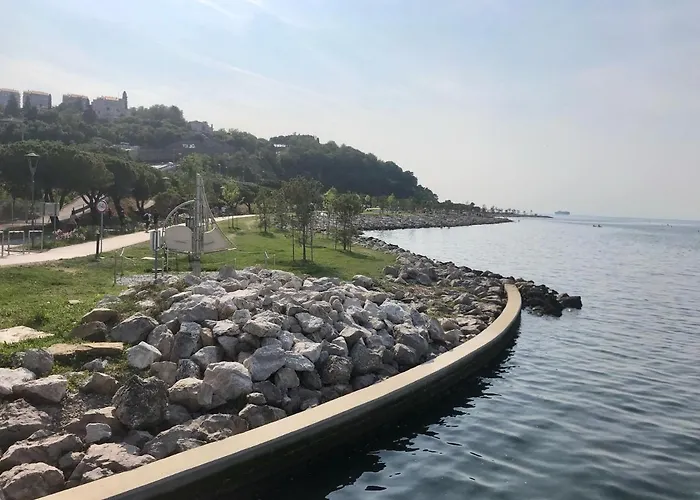 Pri Piratski Macki - At The Pirate Cat - Dal Gatto Pirata