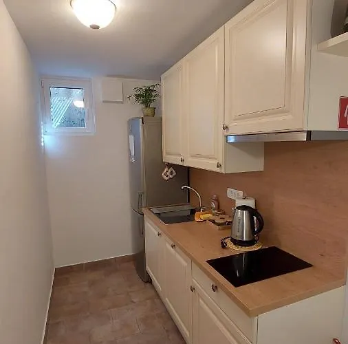 Pri Piratski Macki - At The Pirate Cat - Dal Gatto Pirata *