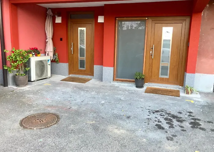 Pri Piratski Macki - At The Pirate Cat - Dal Gatto Pirata 코페르