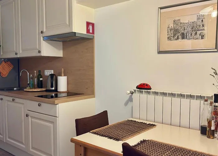 Pri Piratski Macki - At The Pirate Cat - Dal Gatto Pirata 科佩尔